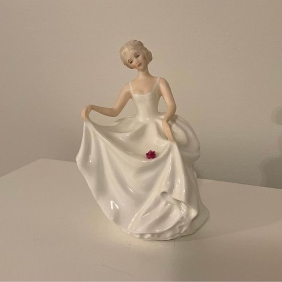 Royal Doulton and Lladro Figurines - will sell individual or multiple items - Picture 7 of 8